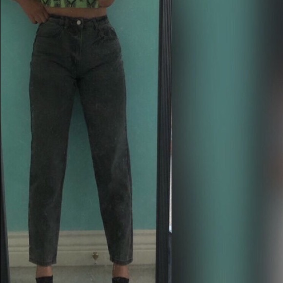 SOLD** MISSGUIDED PETITE BLACK HIGH RISE MOM JEANS - Picture 5 of 5